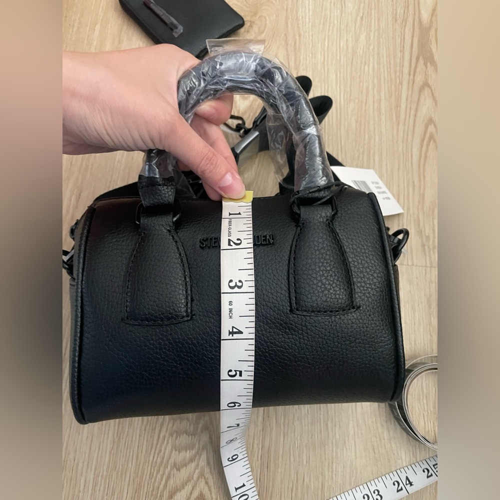 Steve Madden Black Mini Barrel Bag NWT Crossbody Wallet - Picture 14 of 15